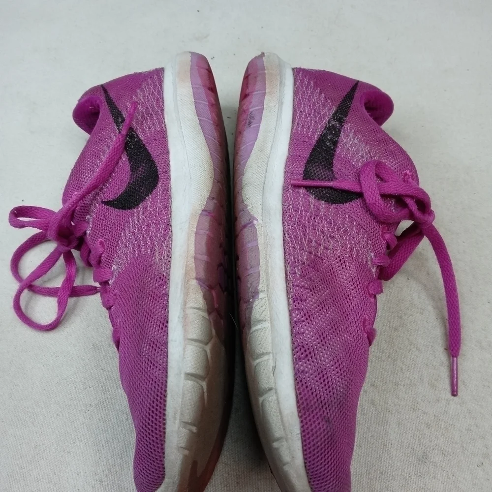Nike Fury women's sz 7 pink athletic shoes